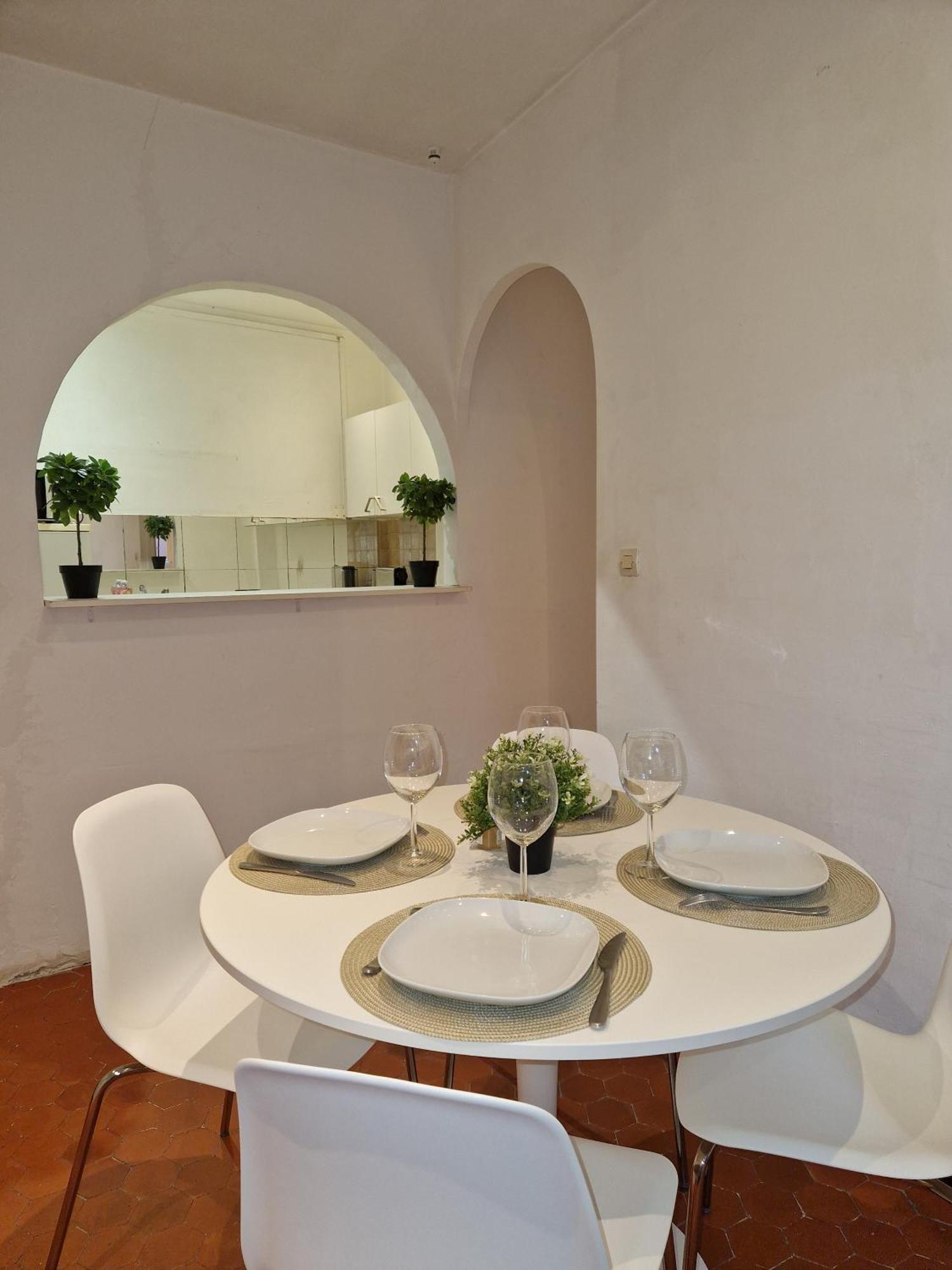 Sublime 4p Classe Dans Le Vieux-nice Apartment Nizza