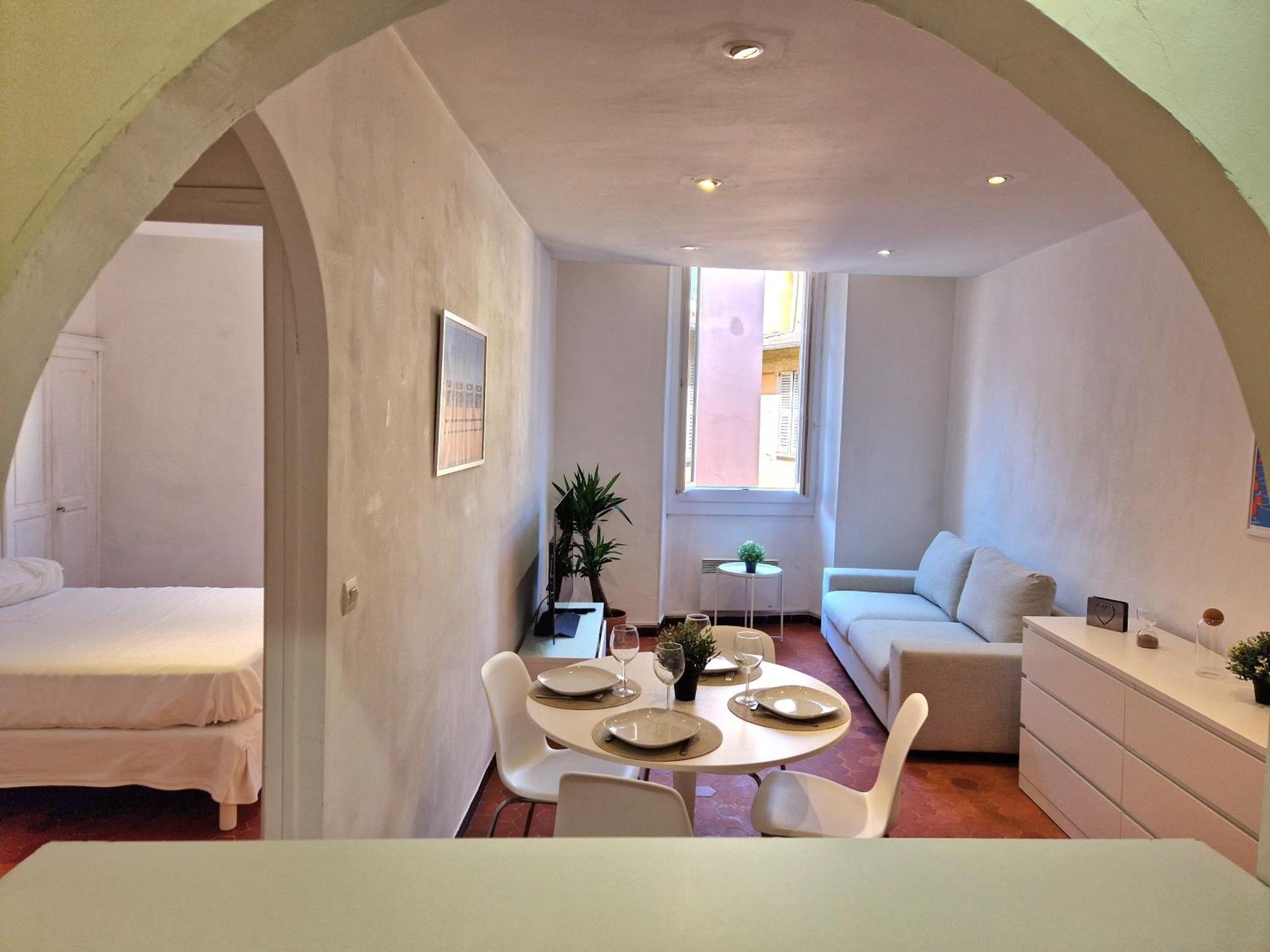 Apartment Sublime 4p Classe Dans Le Vieux-nice Nizza